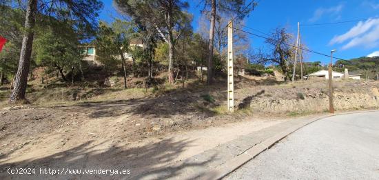 Tres parcelas muy llanas a punto de edificar - BARCELONA