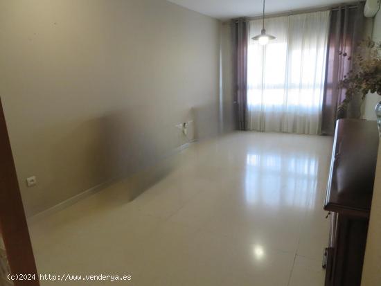 APARTAMENTO EN URBANIZACIÓN GUADIANA CON GARAJE INCLUIDO - BADAJOZ