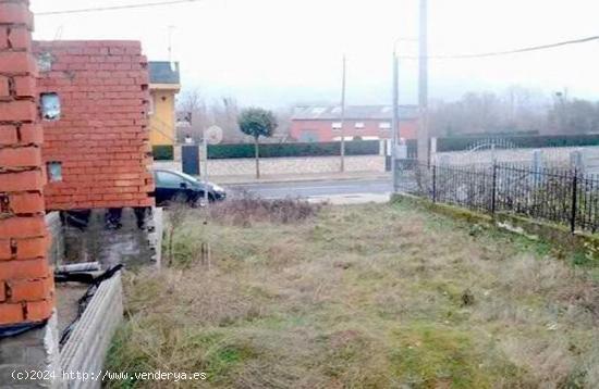 Obra parada en venta de viviendas unifamiliares adosadas en calle Real, Cuadros, León - LEON