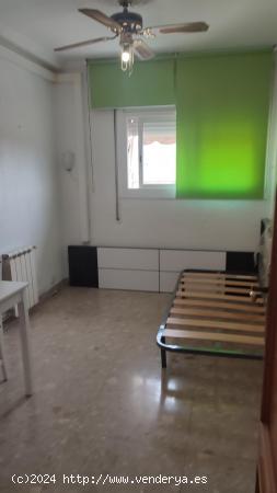 Oportunidad en Hospitalet, 3 habitaciones dobles, todo exterior , 15 de altura , 2 ascensores - BARC