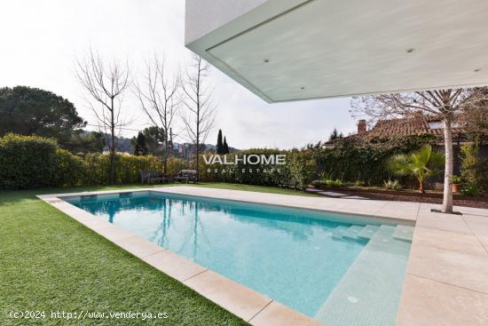 Villa de diseño con un hermoso jardín con piscina, en venta en Valldoreix - BARCELONA