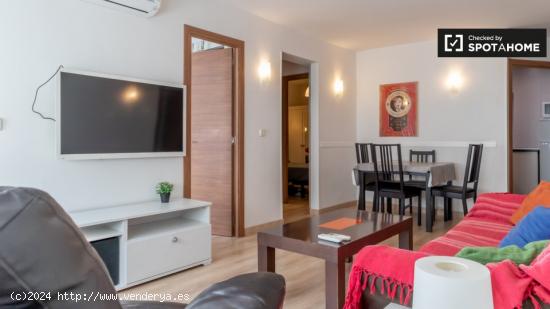 Se alquilan habitaciones en apartamento de 3 dormitorios en Madrid - MADRID