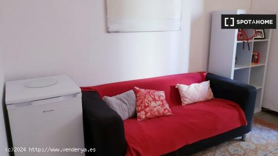 Habitación en piso compartido en barcelona. - BARCELONA