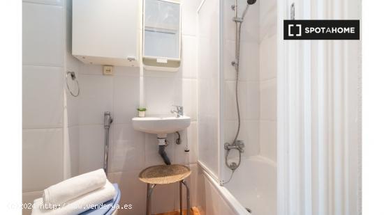 Alquiler de habitaciones en apartamento de 5 dormitorios en Chamartín, Madrid - MADRID