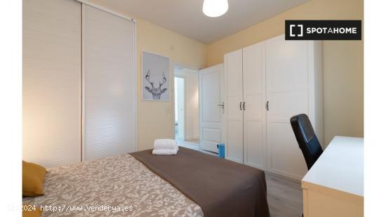 Alquiler de habitaciones en apartamento de 5 dormitorios en Chamartín, Madrid - MADRID