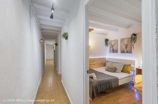 ¡Habitaciones en alquiler en un piso de 3 habitaciones en Barcelona! - BARCELONA