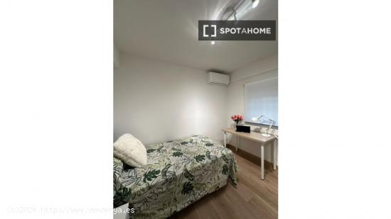 Habitación en piso compartido en Sevilla - SEVILLA