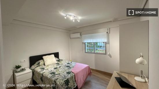 Habitación en piso compartido en Sevilla - SEVILLA