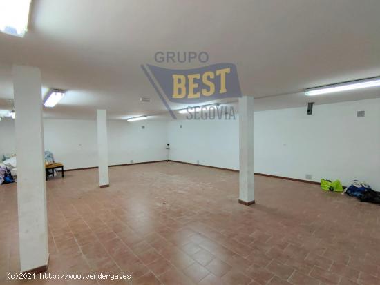 LOCAL COMERCIAL CON DOS PLANTAS Y PATIO, EN SAN CRISTOBAL (SEGOVIA) - SEGOVIA