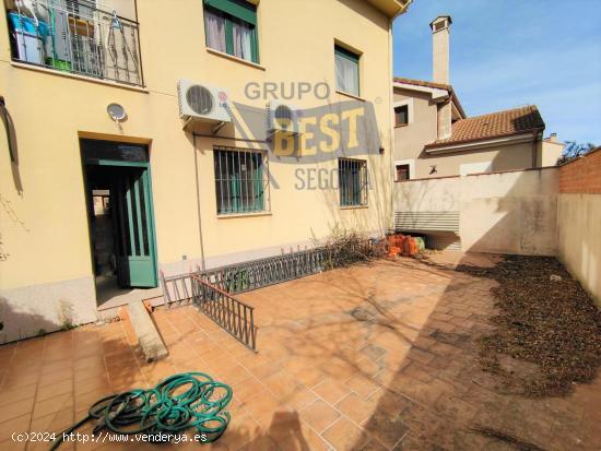 LOCAL COMERCIAL CON DOS PLANTAS Y PATIO, EN SAN CRISTOBAL (SEGOVIA) - SEGOVIA