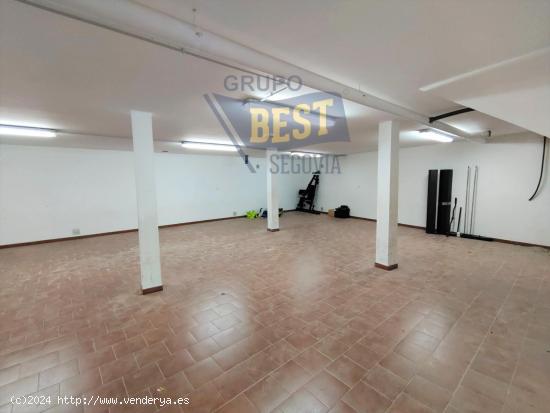 LOCAL COMERCIAL CON DOS PLANTAS Y PATIO, EN SAN CRISTOBAL (SEGOVIA) - SEGOVIA