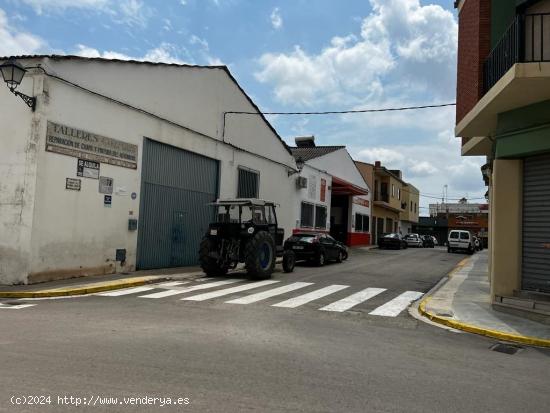 NAVE INDUSTRIAL ESQUINERA DE 610 M2 - VALENCIA