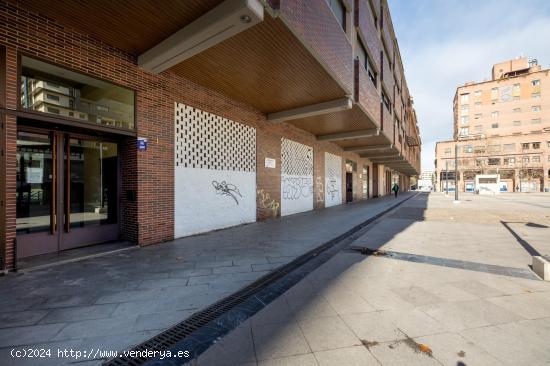 EN VENTA LOCAL COMERCIAL EN PLAZA SAN LAZARO, ZONA PLAZA DE TOROS EN GRANADA - GRANADA