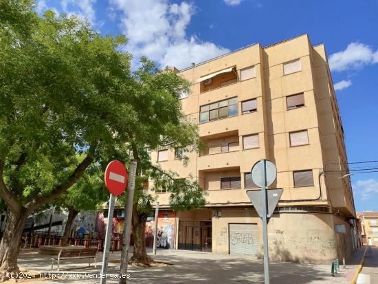  AMPLIA VIVIENDA DE 4 DORMITORIOS EN SAN ISIDRO - ALBACETE 