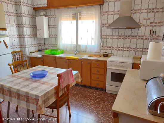 AMPLIA VIVIENDA DE 4 DORMITORIOS EN SAN ISIDRO - ALBACETE