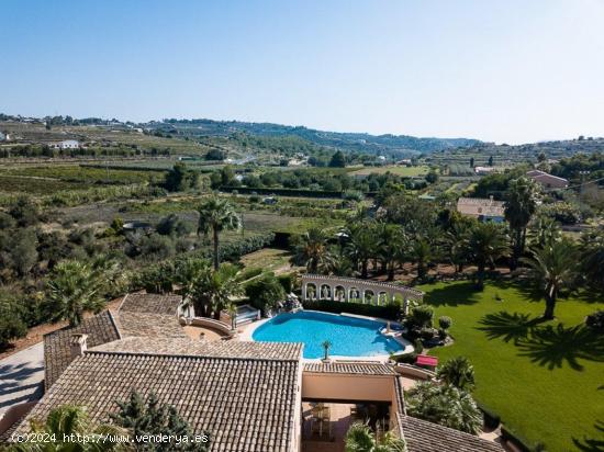 Impresionante Finca en una ubicación muy tranquila - ALICANTE