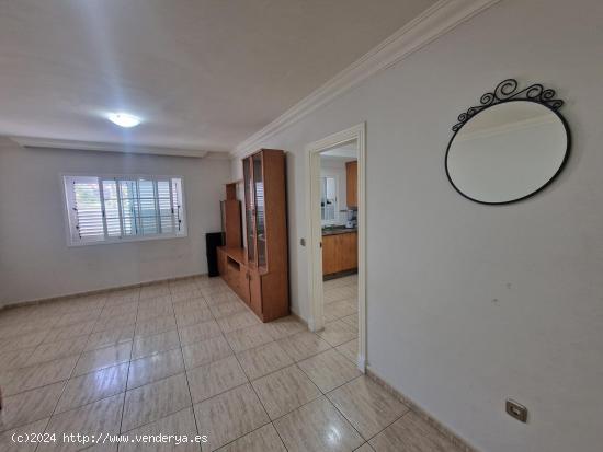 Piso bastante nuevo de 2 dormitorios y 2 baños con garaje - SANTA CRUZ DE TENERIFE