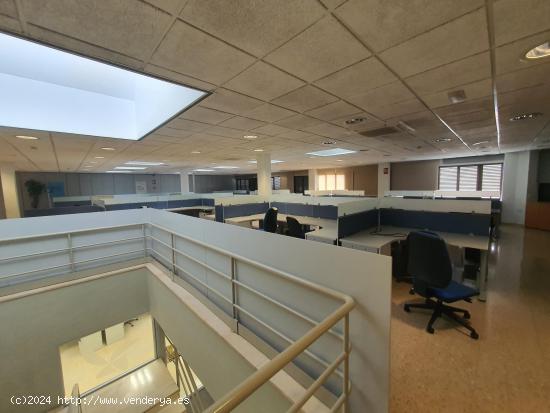 NAVE EN VENTA EN EL CENTRO DE  TERRASA CON 800M2 DE OFICINAS - BARCELONA