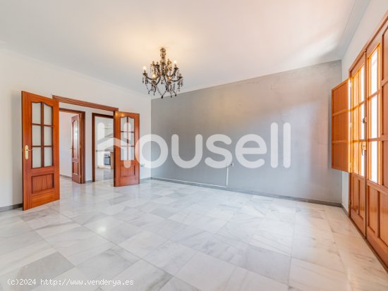 Espacioso casa de 312 m² de superficie con parcela de 203m²  Calle Músico Manuel de Julio, 41309 