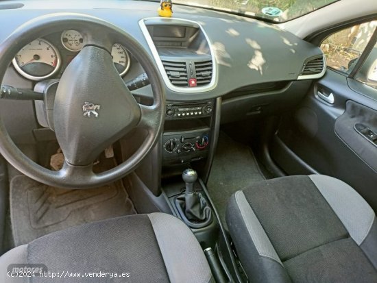 Peugeot 207 1.4 de 2007 con 140.000 Km por 2.950 EUR. en Tarragona