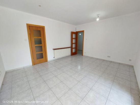 Fantastico Piso  en Igualada con 5 dormitorios, terraza , zona inmejorable!!!! - BARCELONA