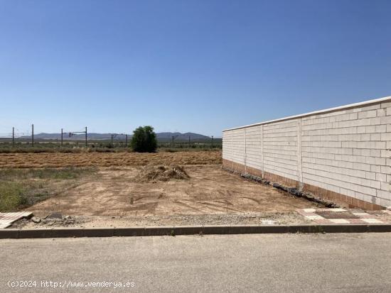  SOLAR EN VENTA EN FUENTE DE PIEDRA - MALAGA 