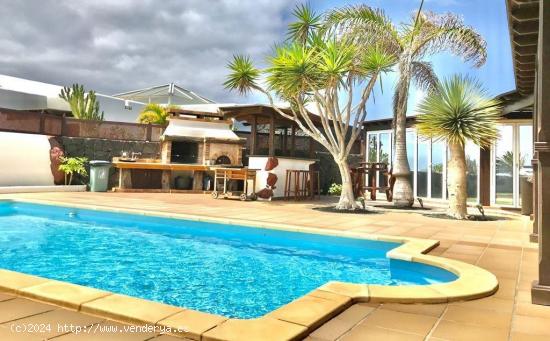 Espectacular villa con vistas en la mejor zona de Playa Blanca - LAS PALMAS