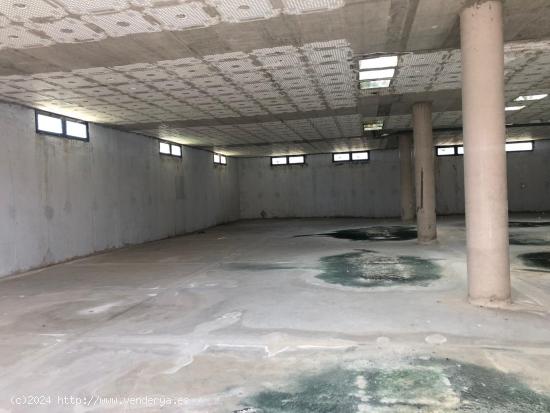 Local 158,24 m2 en venta o alquiler,  en  Edificio Azabache  Palmones - CADIZ