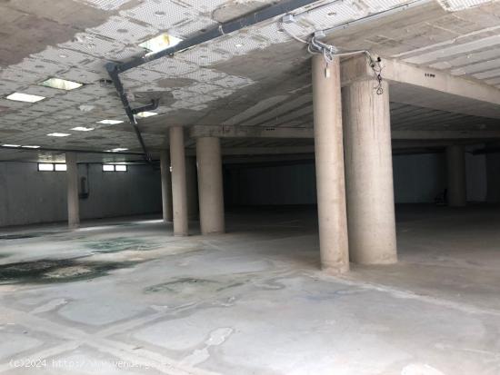 Local 158,24 m2 en venta o alquiler,  en  Edificio Azabache  Palmones - CADIZ