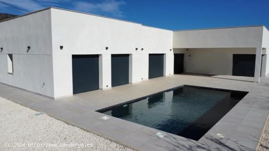 VILLAS DE OBRA NUEVA EN PINOSO - ALICANTE