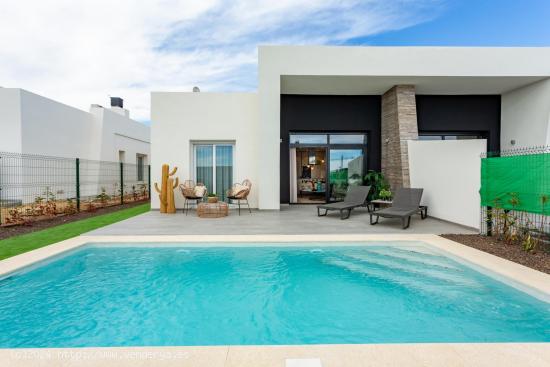 Villas pareadas de obra nueva en una planta con piscina privada - ALICANTE