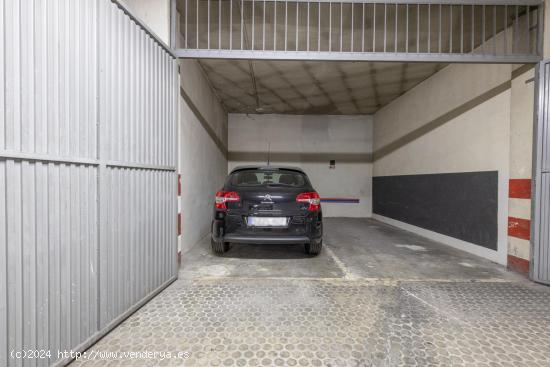 Magnífica plaza de garaje en el Edificio Atalaya, entre Camino de Ronda y Calle Arabial - GRANADA