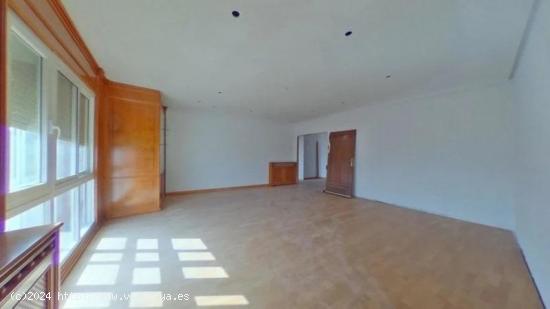 Piso en venta en calle Pablo Neruda, Villaquilambre, León - LEON