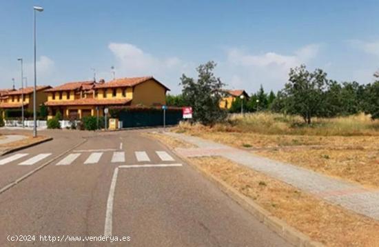 Se vende Terrenos en Valverde de la Virgen (San Miguel del Camino) - LEON