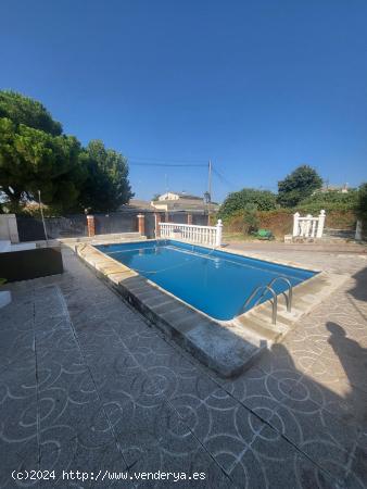 AOC VENDE,CHALET INDEPENDIENTE 5 HAB,BAÑO,ASEO Y PISCINA - TOLEDO