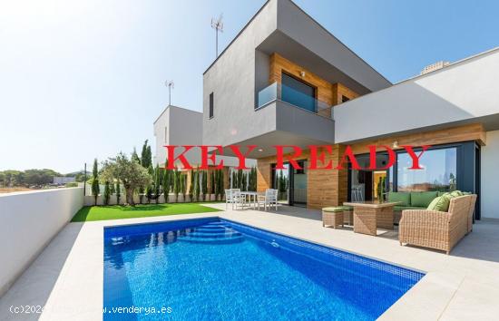   Villa a 500 m de la playa con Piscina .  - MURCIA 