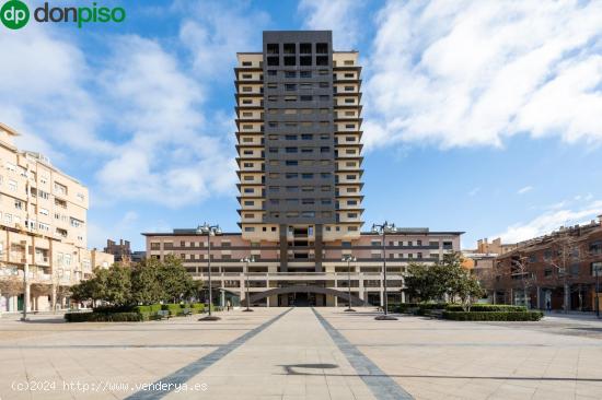 EN VENTA LOCAL COMERCIAL EN PLAZA SAN LAZARO, ZONA PLAZA DE TOROS EN GRANADA - GRANADA