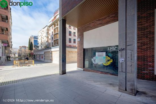 EN VENTA LOCAL COMERCIAL EN PLAZA SAN LAZARO, ZONA PLAZA DE TOROS EN GRANADA - GRANADA