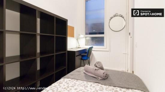 Alquiler de habitaciones en piso de 8 habitaciones en Barcelona - BARCELONA