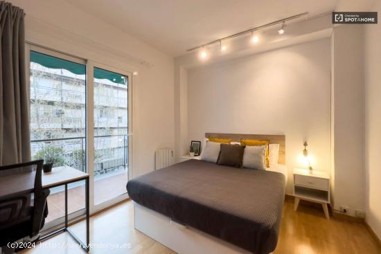 Habitaciones en alquiler en piso de 6 habitaciones en Sarrià-Sant Gervasi - BARCELONA