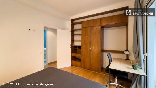 Habitaciones en alquiler en piso de 6 habitaciones en Sarrià-Sant Gervasi - BARCELONA