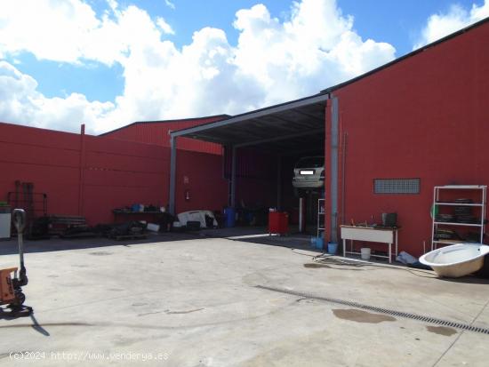 NAVE INDUSTRIAL CON LICENCIA Y USO DE DESGUACE - CADIZ