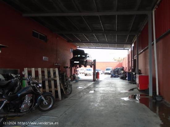 NAVE INDUSTRIAL CON LICENCIA Y USO DE DESGUACE - CADIZ