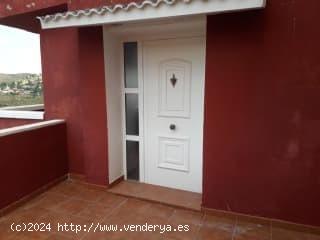 EN TURIS. CHALET EN URB. ALTURI - VALENCIA