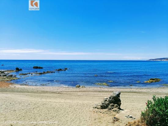 CHALET ADOSADO JUNTO  AL MAR EN COSTA GALERA , ESTEPONA - MALAGA