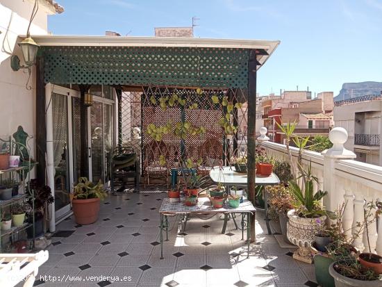 GRAN CASA CON LOCAL COMERCIAL GARAJE Y TERRAZA  EN ELDA - ALICANTE