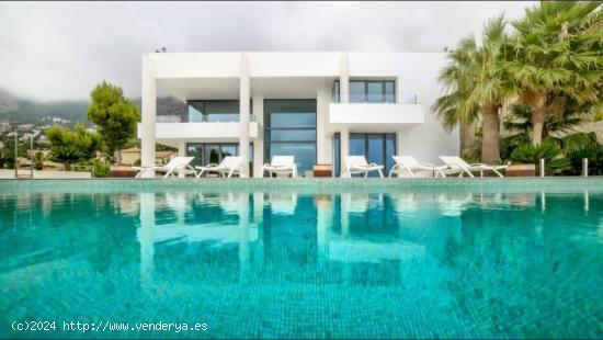 VILLA DE LUJO EN ALTEA HILLS - ALICANTE