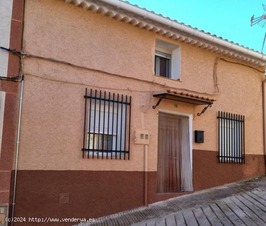 CASA EN LO ALTO DEL PUEBLO CON VISTA ESPECTACULAR.