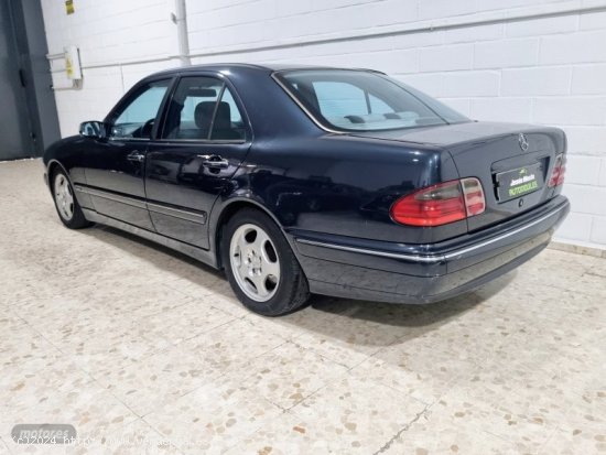 Mercedes Clase E 320 cdi de 2002 con 250.000 Km por 4.500 EUR. en Sevilla