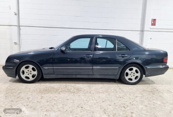 Mercedes Clase E 320 cdi de 2002 con 250.000 Km por 4.500 EUR. en Sevilla